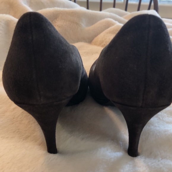 👠 TAHARI, BROWN SUEDE COLETTE PUMPS, SIZE 9 1/2 - Picture 3 of 10